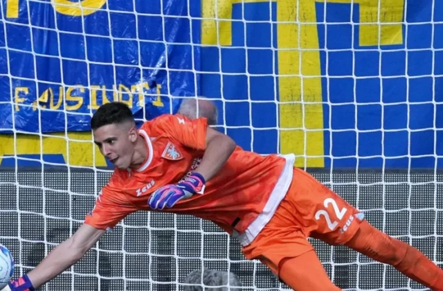 Juventus Track Frosinone Goalkeeper Lorenzo Palmisani as Long-Term Option