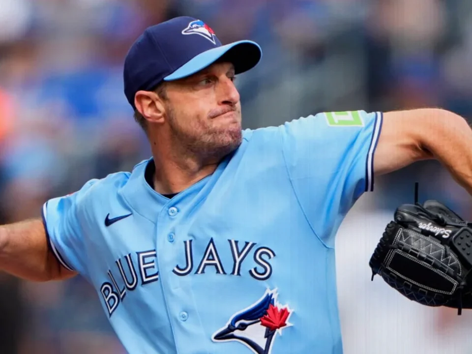 Blue Jays Keep Wild Card Hopes Alive With Win Over Tigers