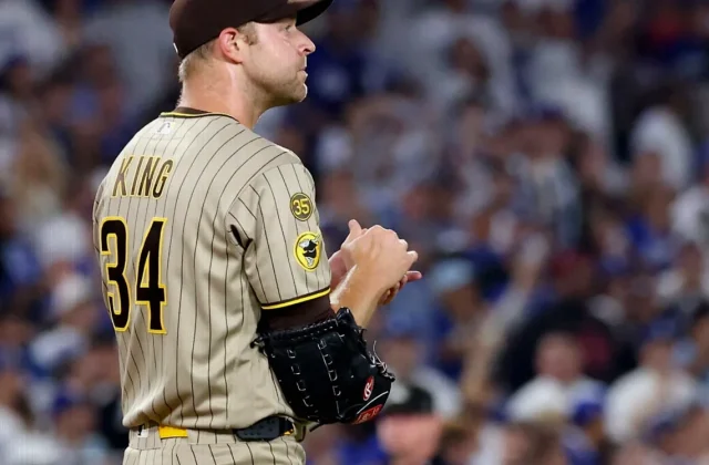 Dodgers Blank Padres 7-0 as NL Wild Card Race Tightens