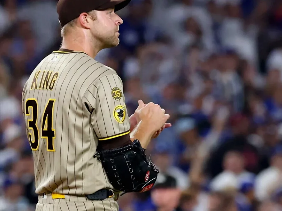 Dodgers Blank Padres 7-0 as NL Wild Card Race Tightens