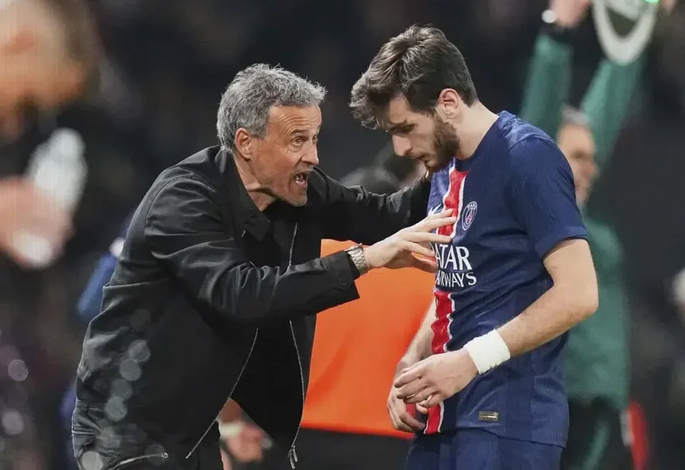 Kvaratskhelia Says Luis Enrique Keeps PSG Players Under Constant Pressure