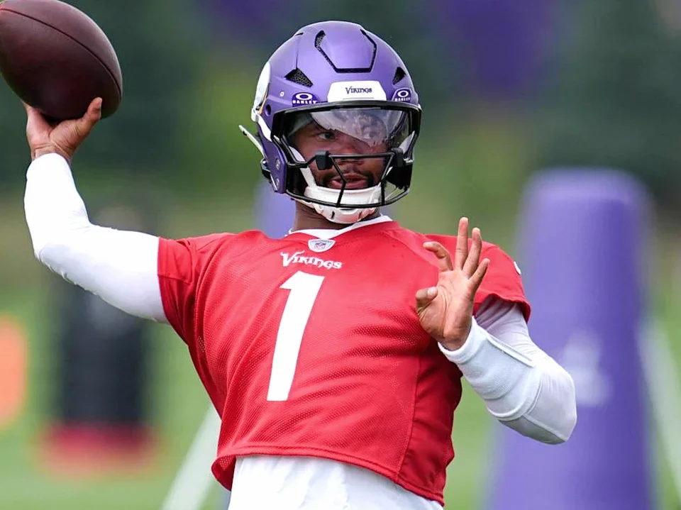 Kyler Murray Returns to Lead Undefeated Vikings Against Buccaneers