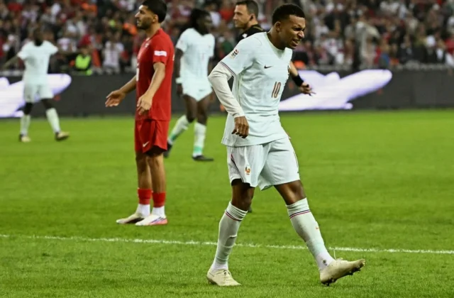 Kylian Mbappé Leaves France Squad After Knee Injury Against Turkey