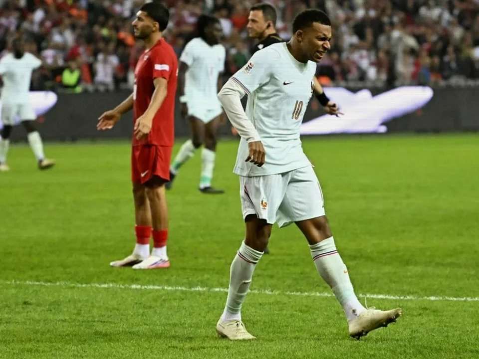 Kylian Mbappé Leaves France Squad After Knee Injury Against Turkey