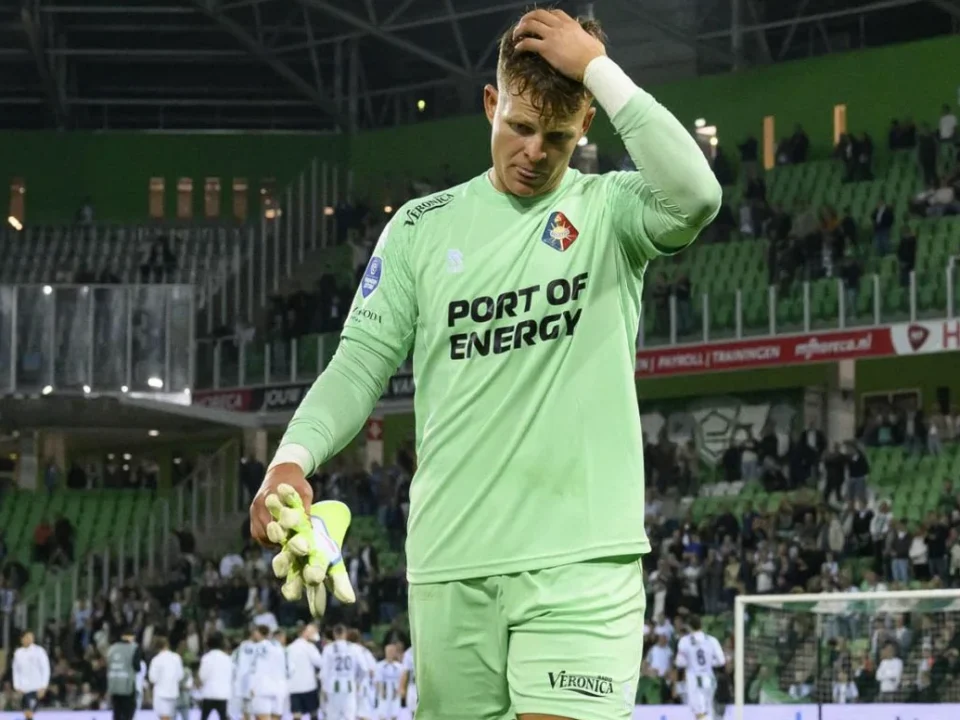 Ronald Koeman Jr Moved by AZ Alkmaar Tribute to His Mother