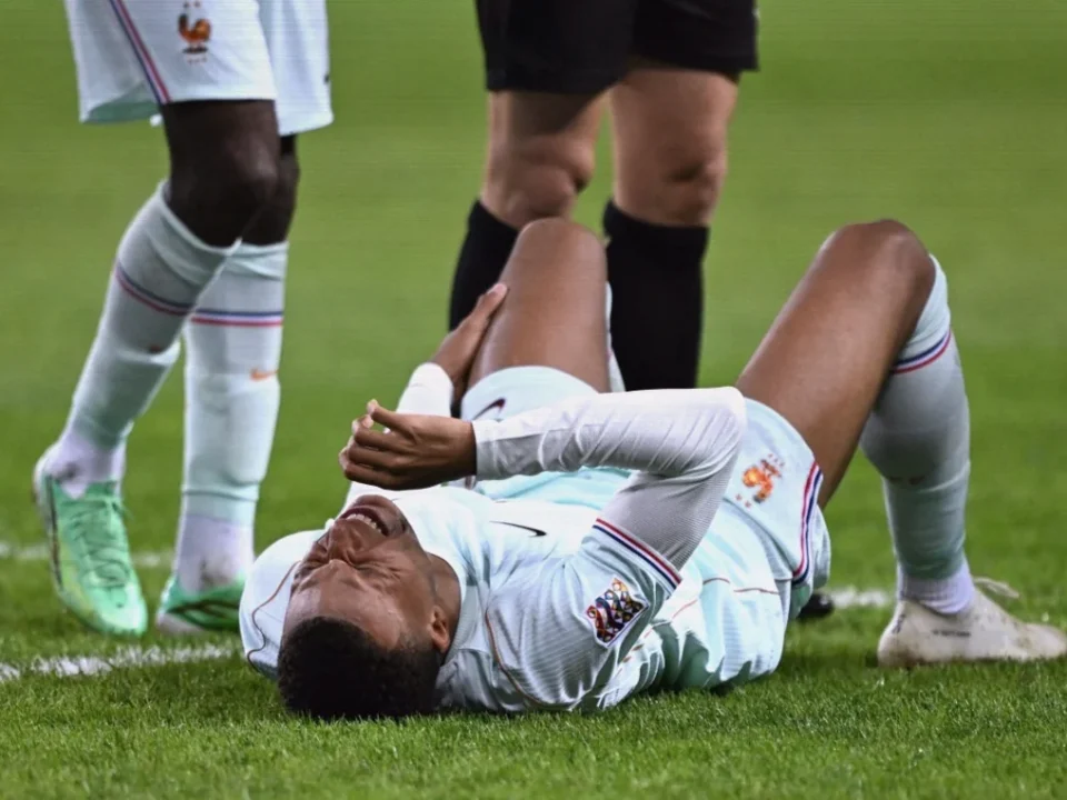 Mbappé Ruled Out of France Duty With Knee Problem, Returns to Madrid