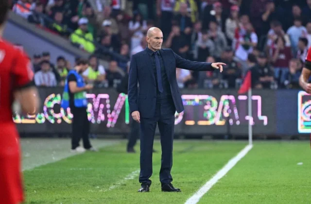 Zidane Starts France Reign With Turkey Win as Mbappé Suffers Knee Scare
