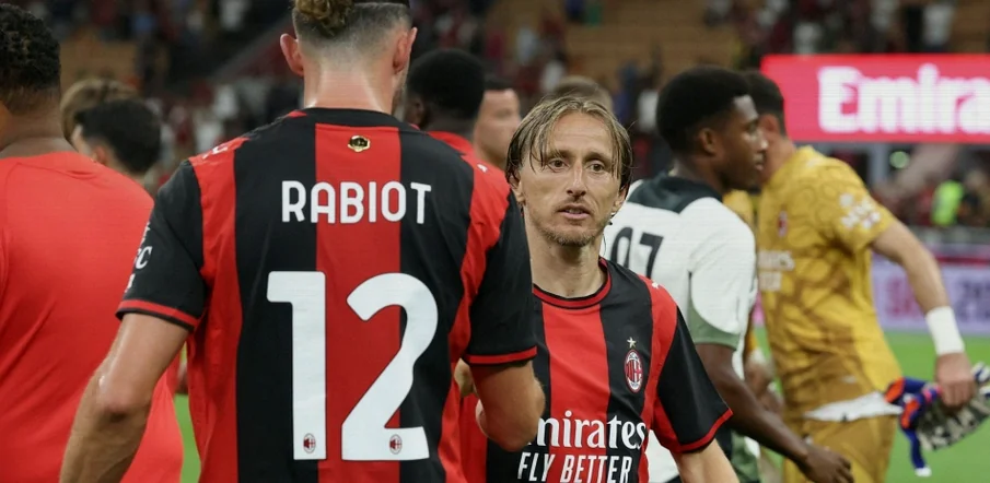 Milan vs Lecce: Amorim Names 3-4-2-1 as Maignan Starts