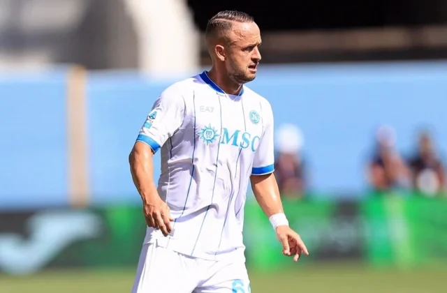 Lobotka Emerges as Napoli’s Midfield Anchor Under New Management
