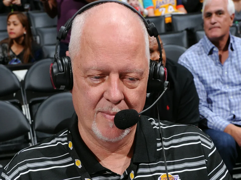 Lawrence Tanter, Lakers’ Voice for 43 Seasons, Dies at 76