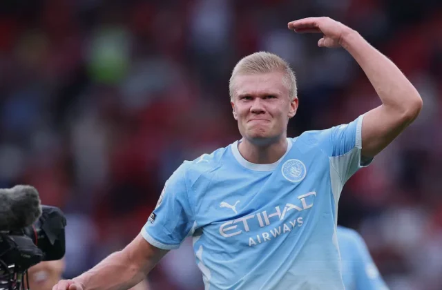 Enzo Fernández Free-Kick Gives Manchester City Lead Over Sunderland