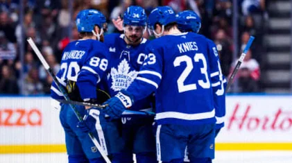 Auston Matthews Hosts Maple Leafs Team Retreat in Scottsdale