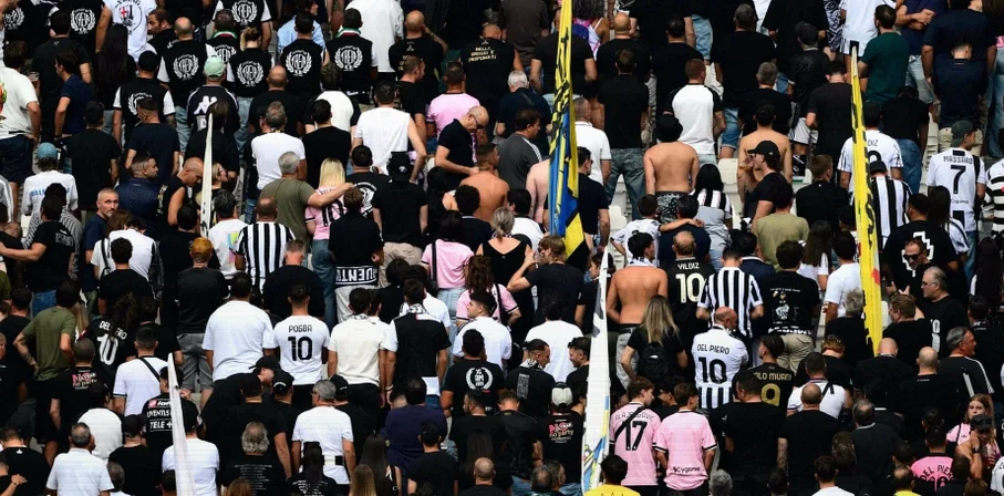 Juventus Fans Turn Backs During Sandro Mazzola Tribute at Allianz Stadium