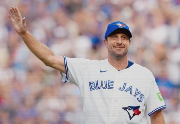 Scherzer Goes Deep on Short Rest as Blue Jays Beat Reds 5-1