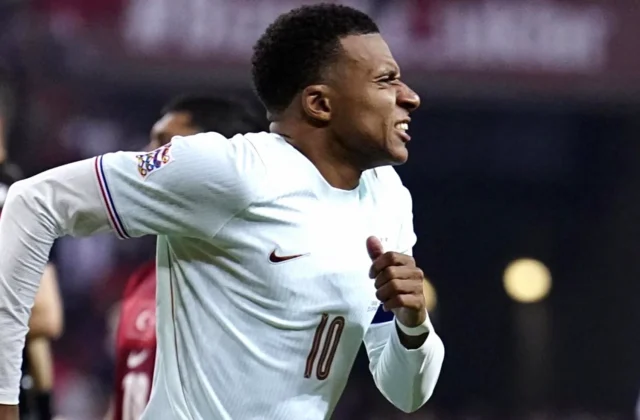 Mbappé Knee Injury Clouds Real Madrid’s Champions League Clash with Roma