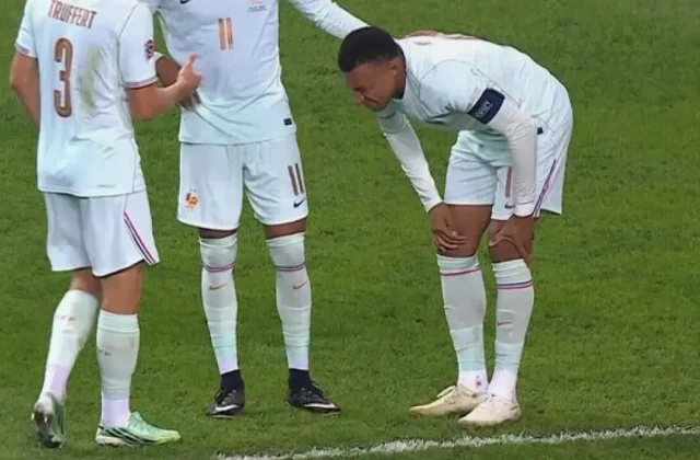 Mbappé Scores for France Before Leaving Turkey Match With Knee Concern