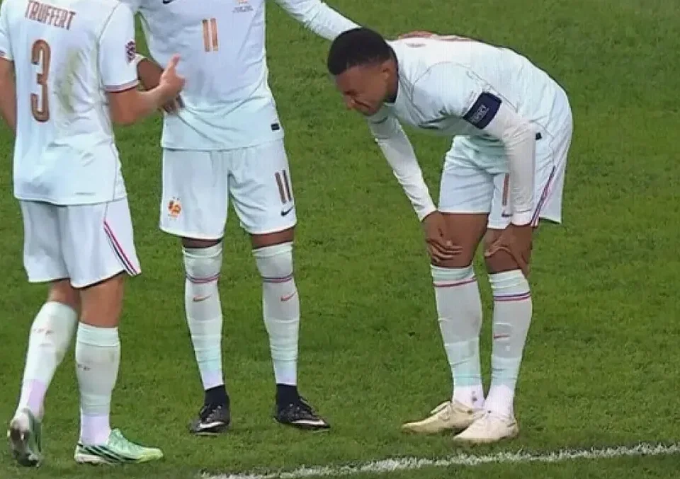 Mbappé Scores for France Before Leaving Turkey Match With Knee Concern