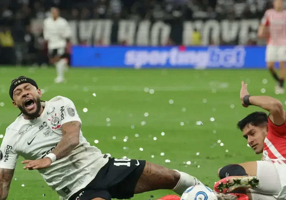Estudiantes Reach Libertadores Semi-Finals as Depay Misses Late Penalty