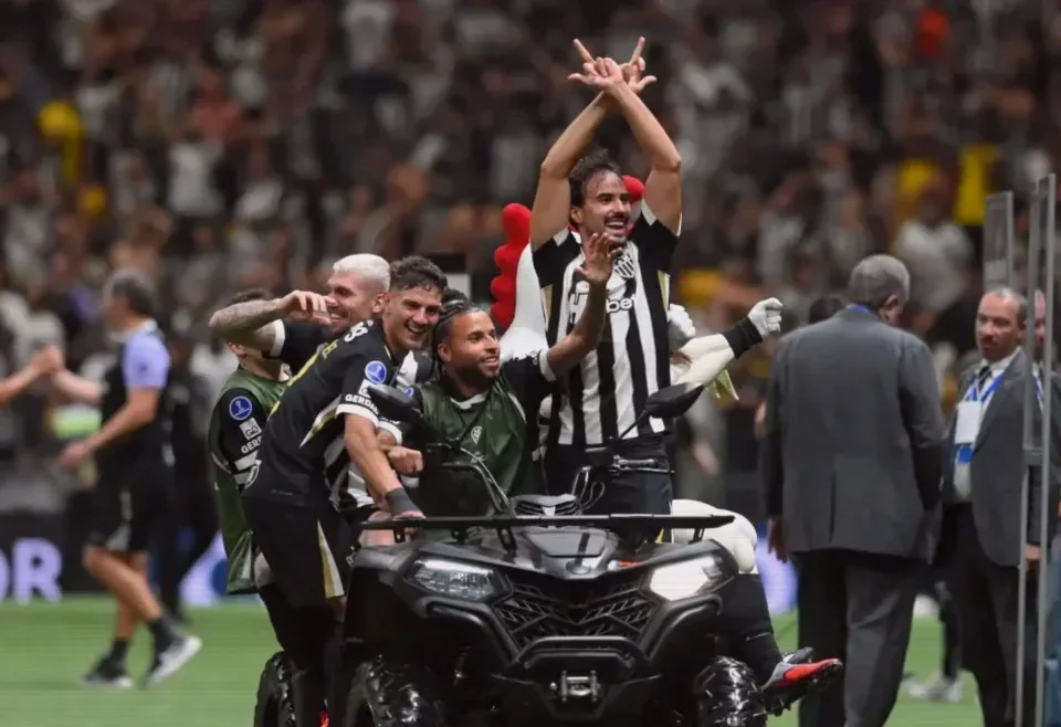 Atlético Mineiro stun Santos to reach Sudamericana semi-finals on penalties