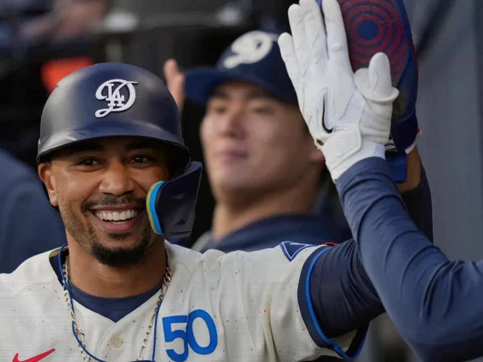 Mookie Betts Sparks Dodgers’ 10-4 Victory Over Giants