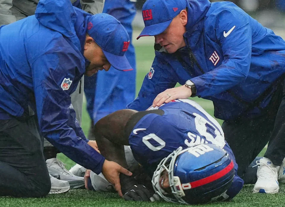 Giants Fear Brian Burns’ 2026 Season Is Over After ACL Injury
