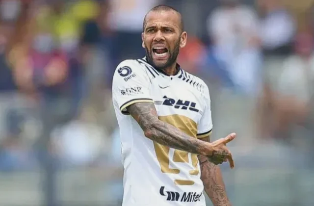 Dani Alves Pays Tribute to El Salvador’s CD FAS in Signed Shirt