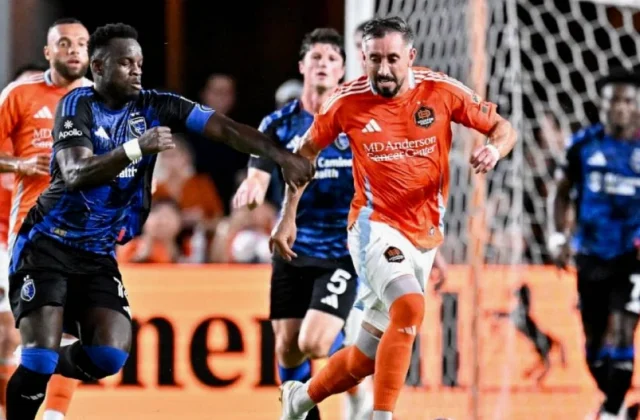 Héctor Herrera Sent Off as Sporting KC Beat Houston Dynamo 2-0
