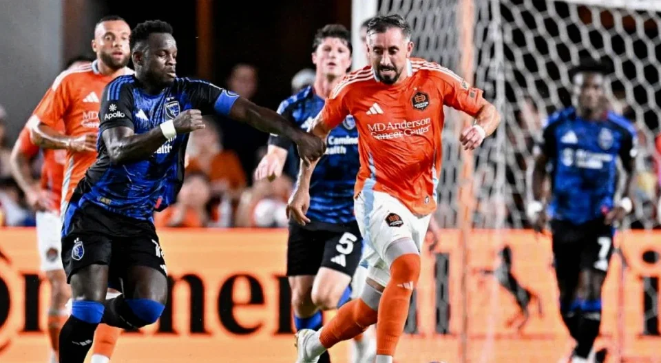 Héctor Herrera Sent Off as Sporting KC Beat Houston Dynamo 2-0