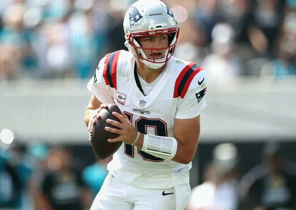 Drake Maye Says Shoulder Issue Won’t Affect Patriots’ Play