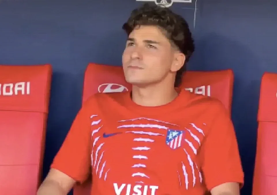 Julián Álvarez Whistled by Atlético Fans Before Real Madrid Derby