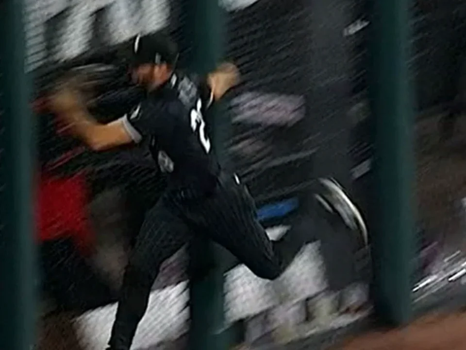 White Sox Rookie Tristan Peters Exits After Wall Crash Against Tigers