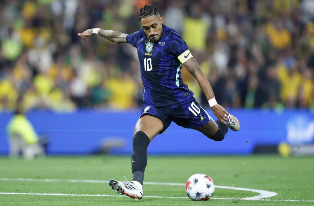 Barcelona Concerned as Raphinha Suffers Thigh Injury on Brazil Duty