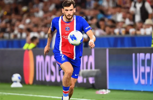 Kvaratskhelia’s Quiet PSG Run Sparks Debate After Salzburg Strike