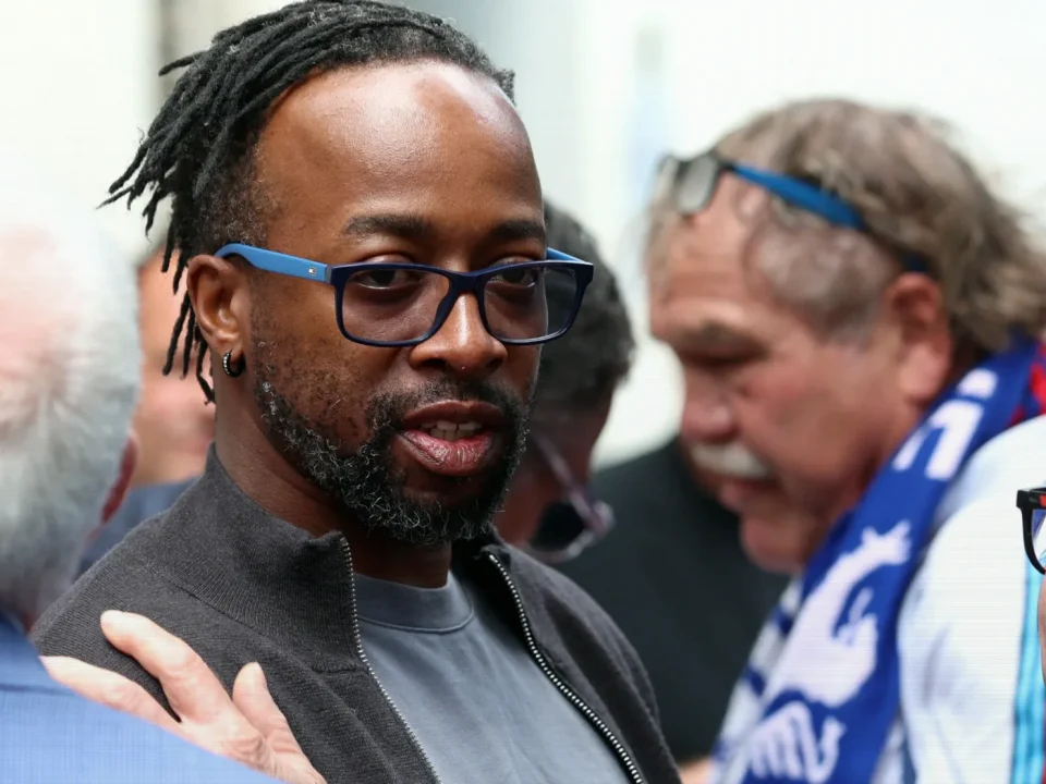 Lyon Supporters Reassure Sidney Govou After Racism Concerns