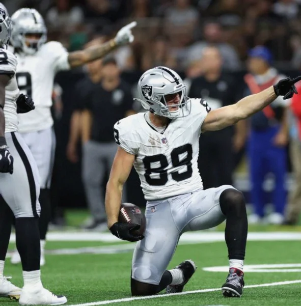 Brock Bowers Posts 116 Yards in Raiders Debut After Knee Surgery