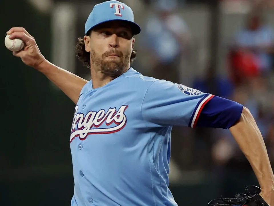 Blue Jays Rout Rangers 7-2 as Texas Clings to AL West Lead