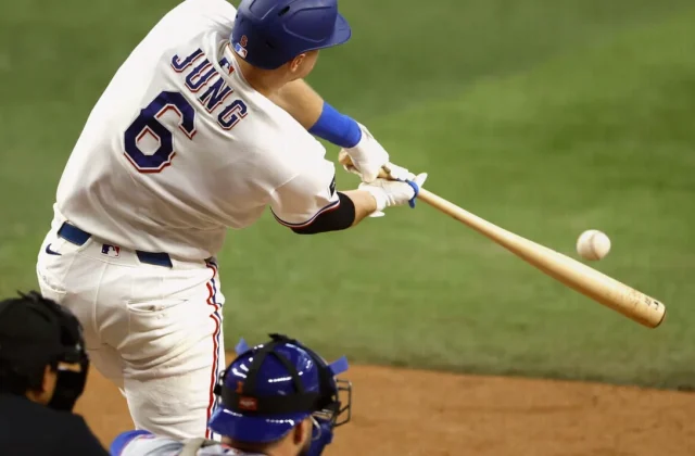 Rocker, Rangers Beat Mets 3-1 Behind Jung and Seager Homers