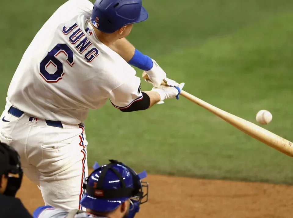 Rocker, Rangers Beat Mets 3-1 Behind Jung and Seager Homers