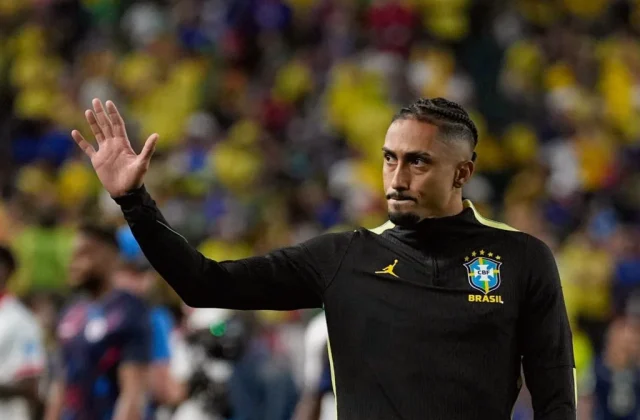 Raphinha Joins Brazil After Explosive Start for Barcelona