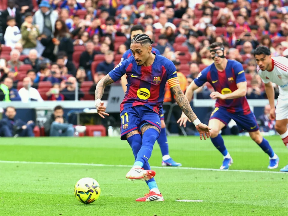 Raphinha Maintains Perfect 13-from-13 Penalty Record for Barcelona