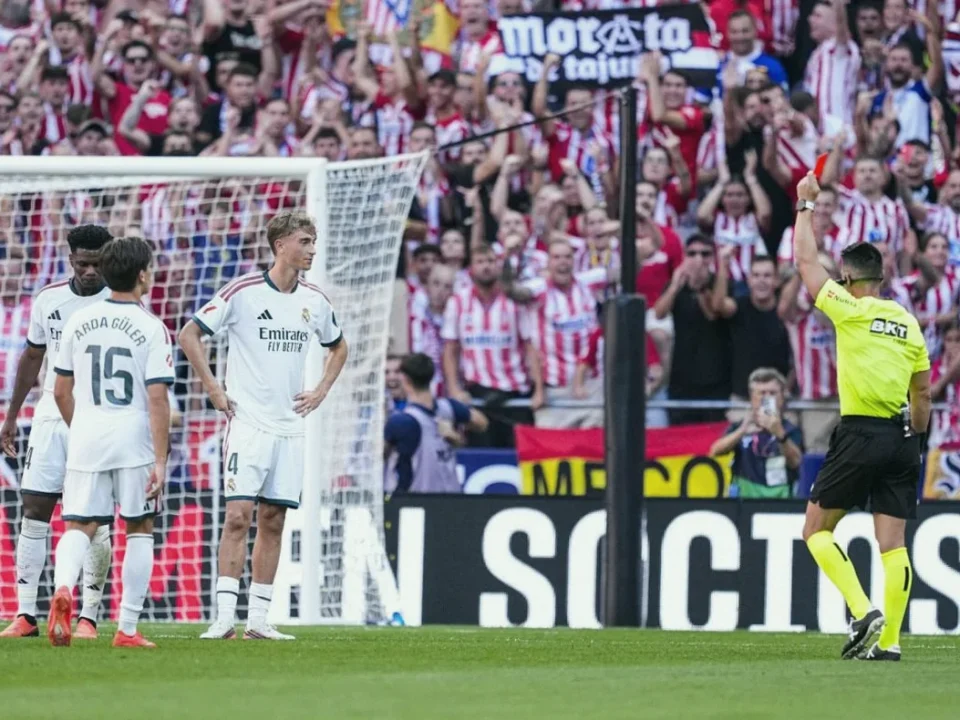 Dean Huijsen Sent Off as Atlético Madrid Take Derby Control