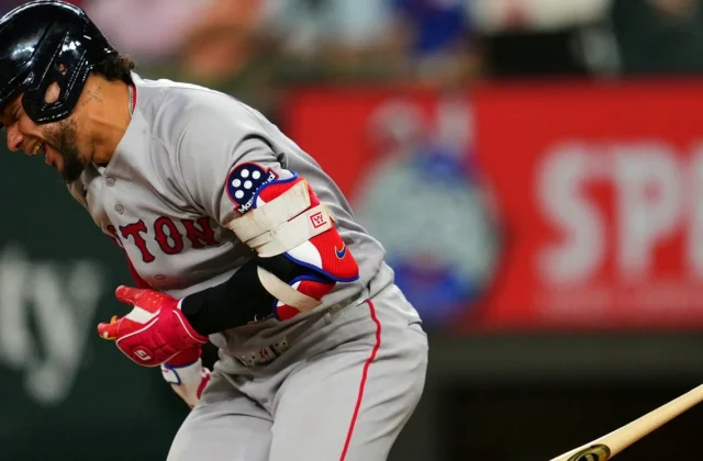 Willson Contreras Leaves Red Sox Game After Hand Injury Against Rangers