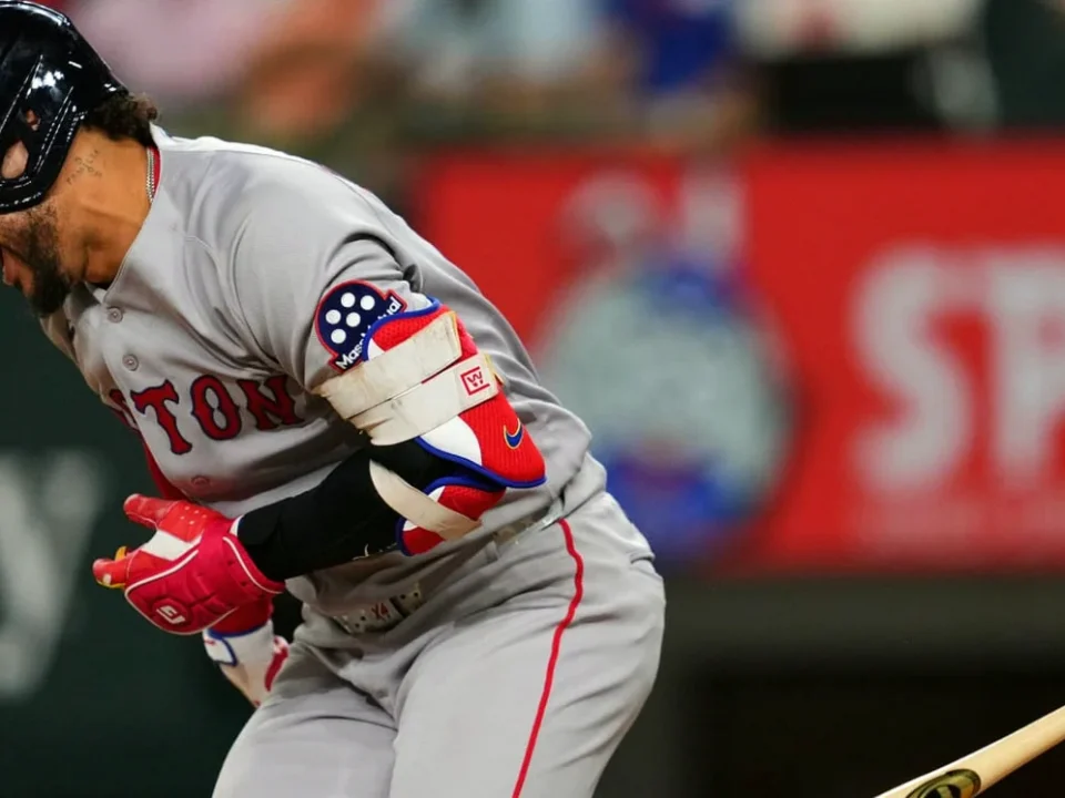 Willson Contreras Leaves Red Sox Game After Hand Injury Against Rangers