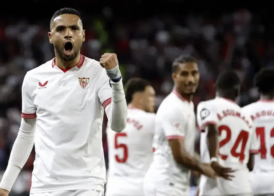Fenerbahçe Hit With FIFA Transfer Ban Over En-Nesyri Payment to Sevilla