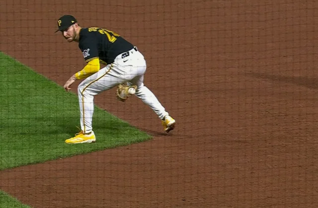 Ryan O’Hearn’s Between-the-Legs Flip Retires Massey at First