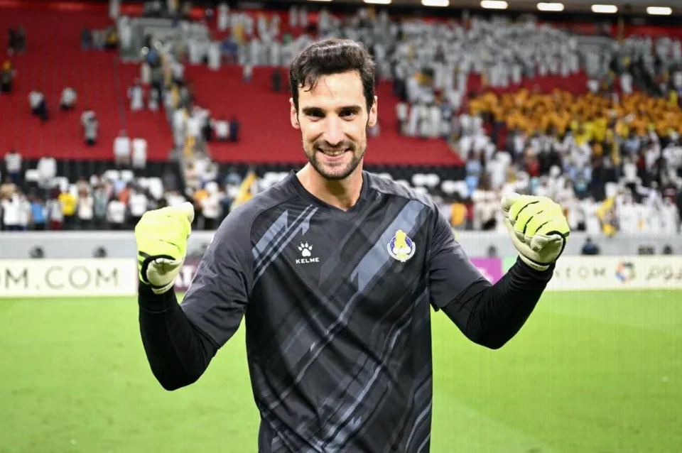 Juventus Consider Sergio Rico After Kamil Grabara’s Knee Injury
