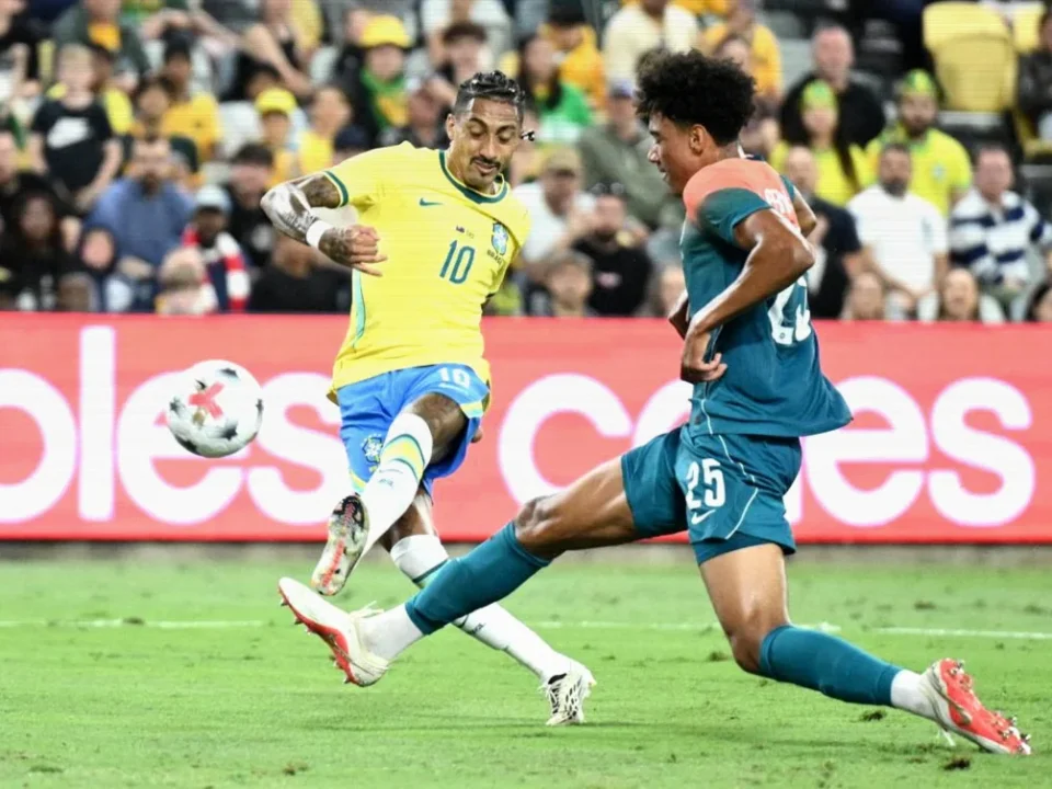 Raphinha Returns to Barcelona After Thigh Issue on Brazil Duty
