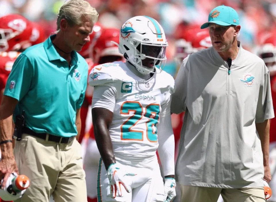 Dolphins Lose De’Von Achane to Season-Ending ACL Tear