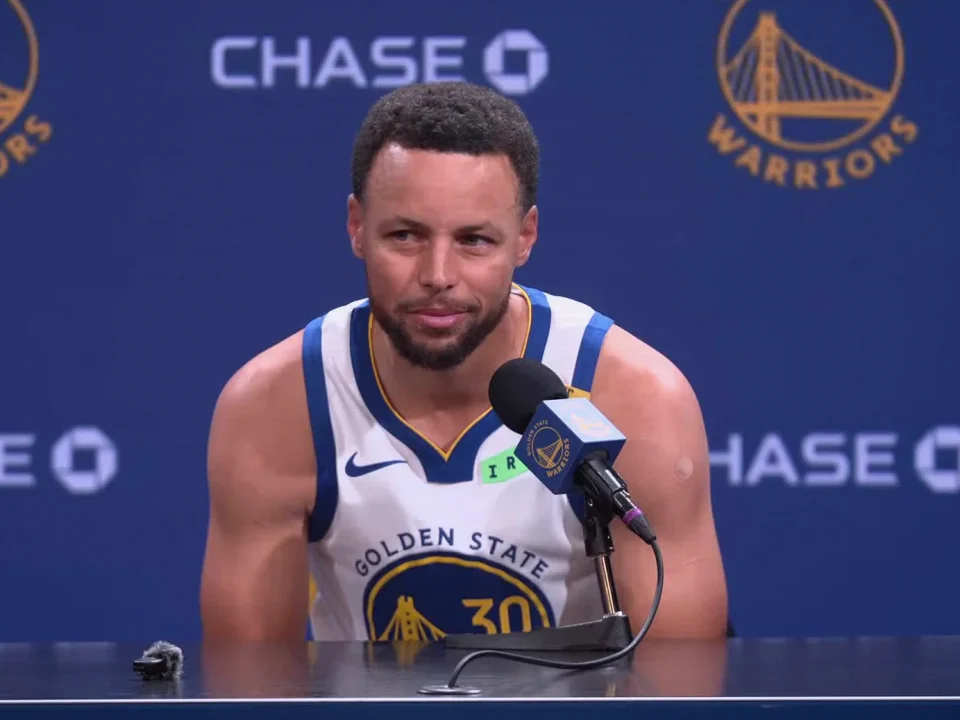Stephen Curry Takes $20M Less to Help Warriors Chase Another Title