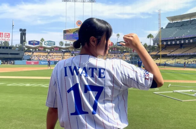 Hanamaki Higashi’s Yuri Teramoto Throws First Pitch at Dodger Stadium
